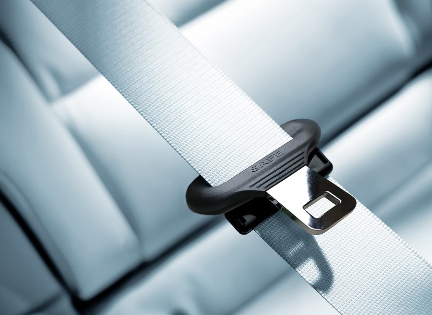 What is Flash in Plastic Molding? Contract Manufacturing LMC Industries